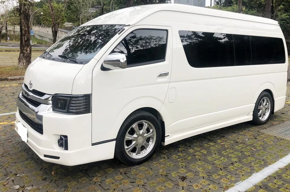 Haneda airport group transfer van to Tokyo hotels — Toyota HiAce private airport service