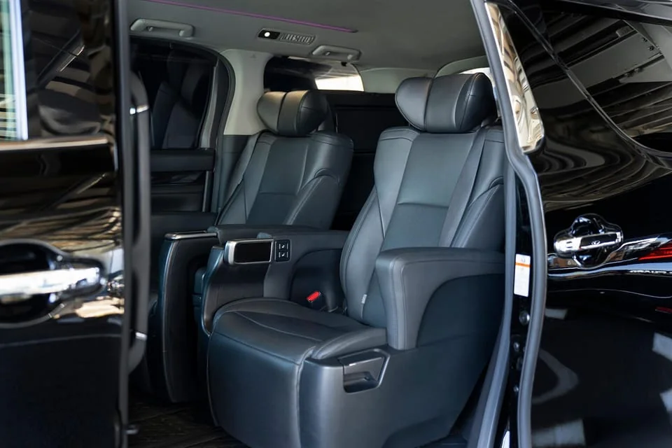 Haneda airport licensed driver hotel transfer — door-to-door private car service Tokyo